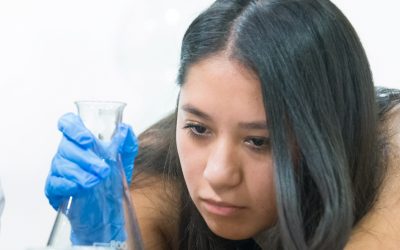 Fundación ”la Caixa” lanza un nuevo programa de becas de grado para estudiantes excelentes con escasos recursos