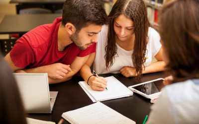 Cincuenta estudiantes brillantes con escasos recursos económicos logran las primeras becas de grado de la Fundación ”la Caixa”